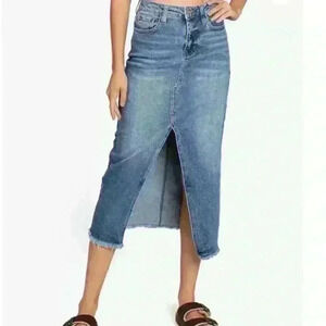NWT CELEBRITY PINK Denim Front-Slit
Frayed-Hem Midi Skirt size 3/26